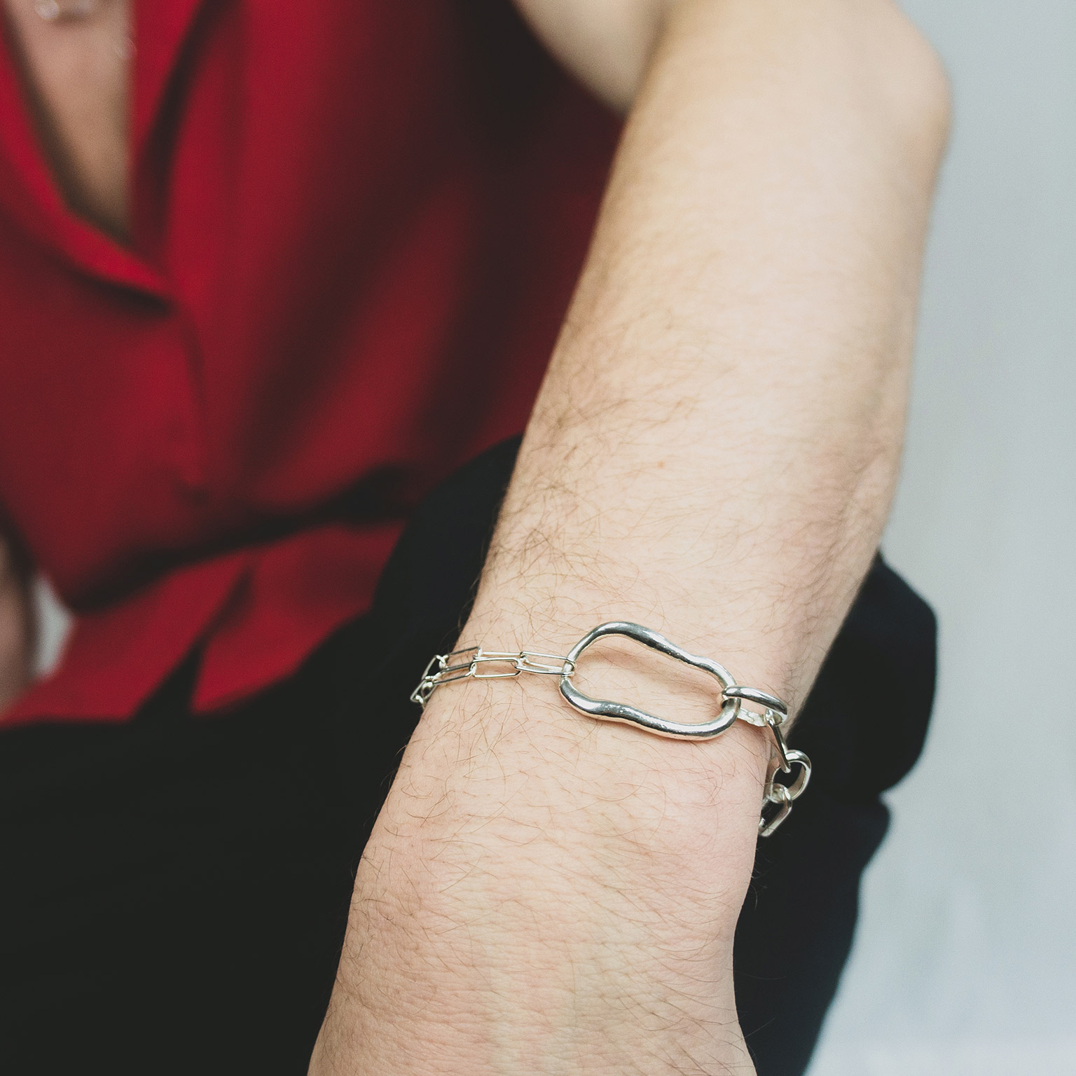 Fuyou silver chain bracelet with fluid element.