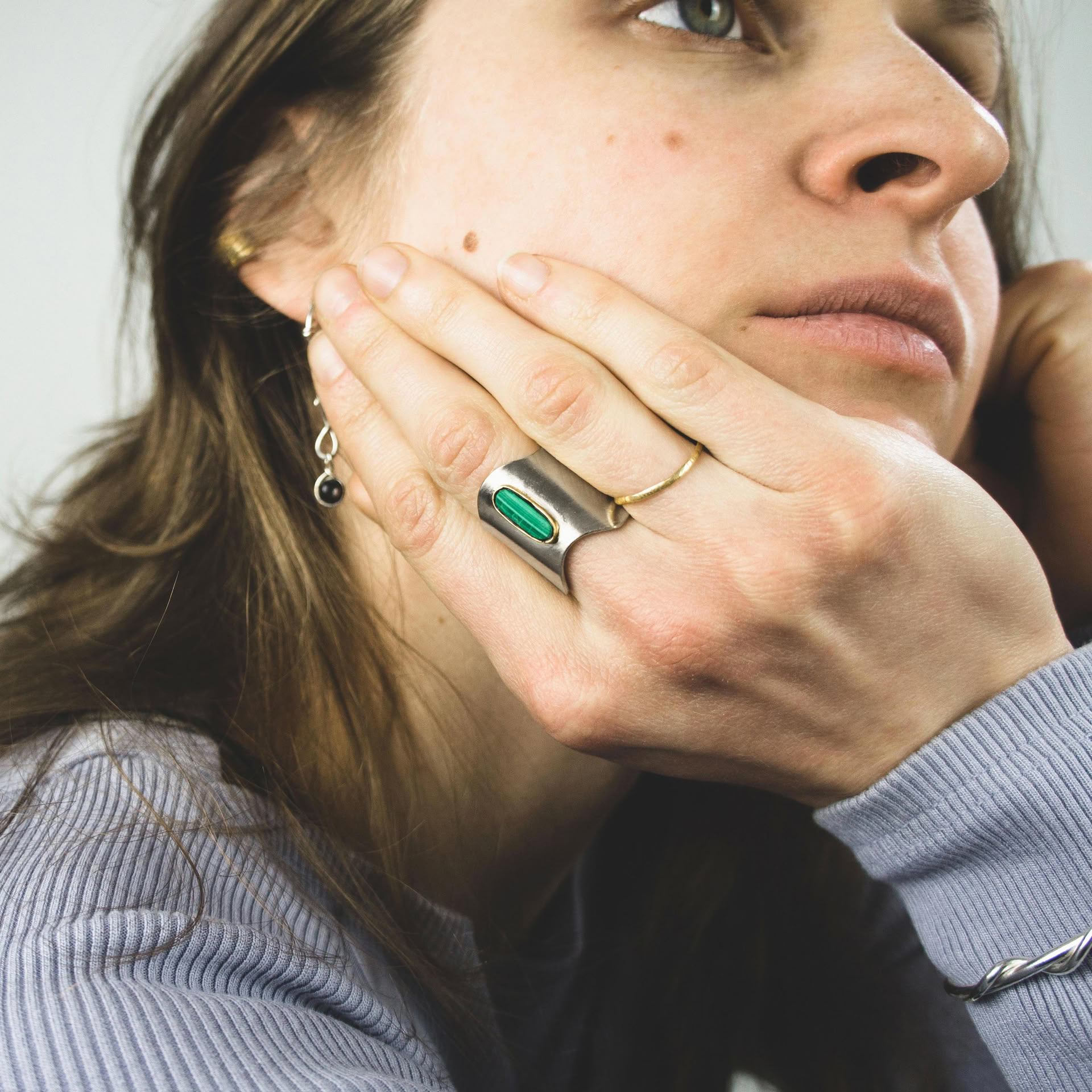 Rokku wide silver ring with malachite set in 18k gold