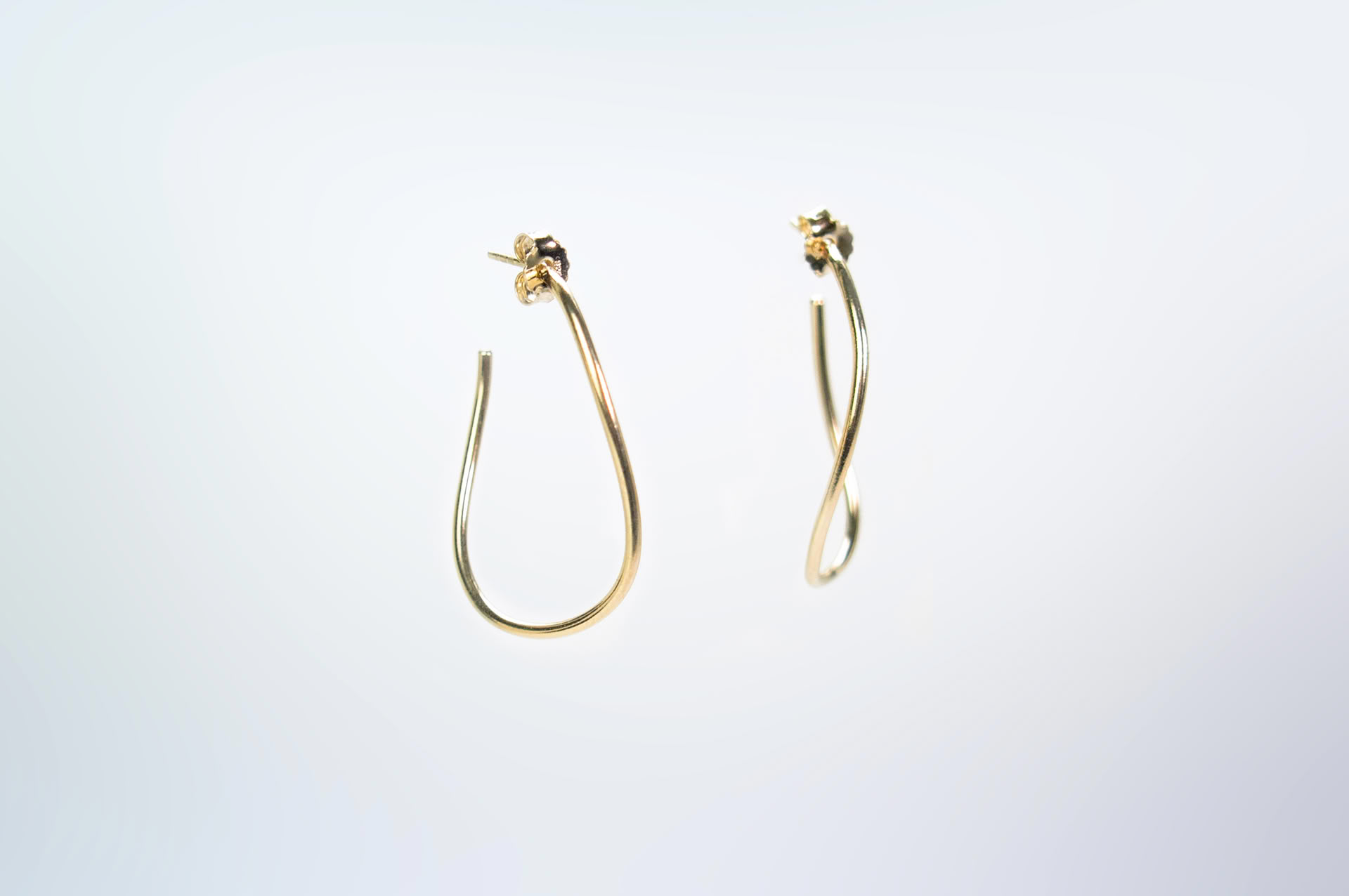 Hadou wavy hoops in gold plated silver.