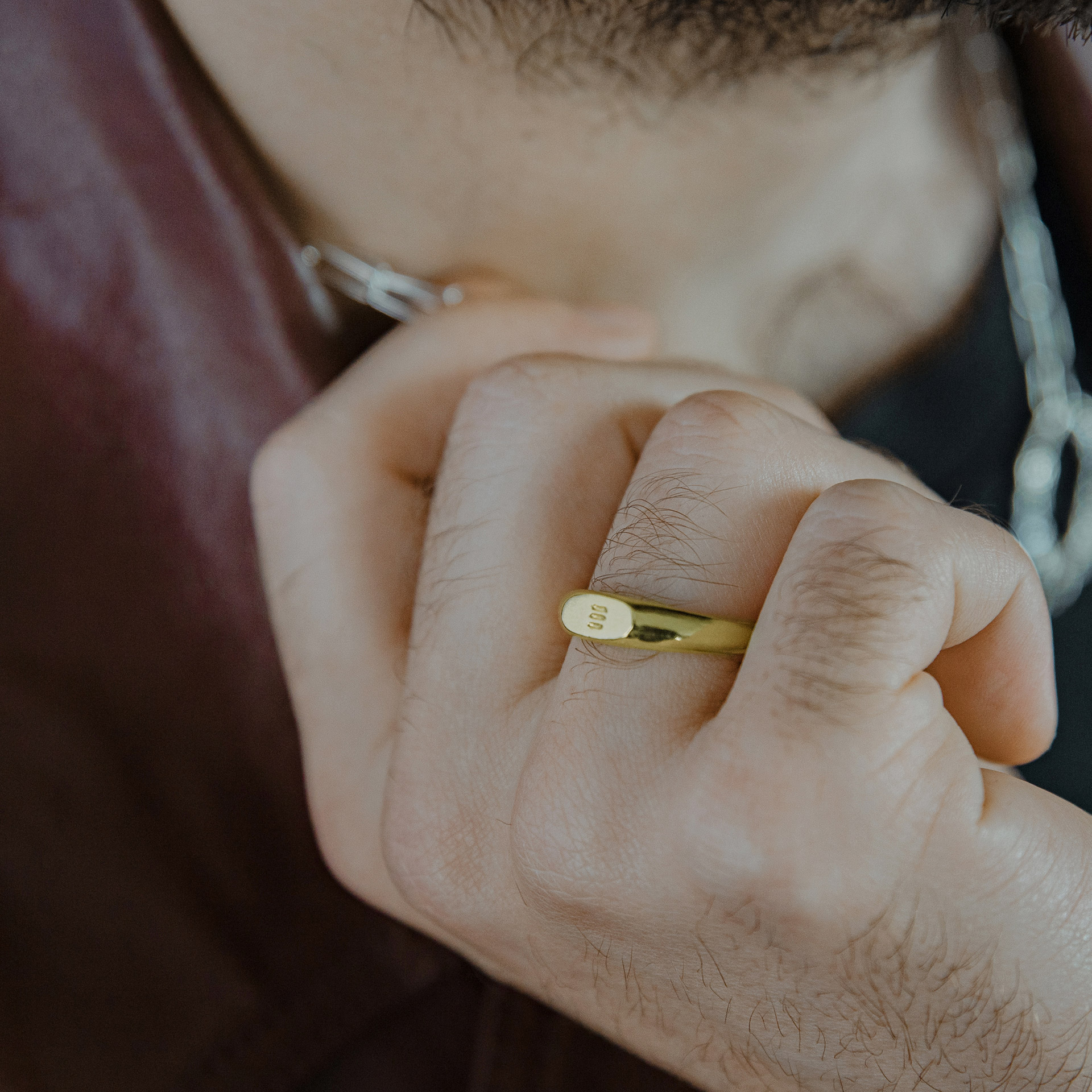 Kishou signet ring in gold plated silver, with three engrave lines.