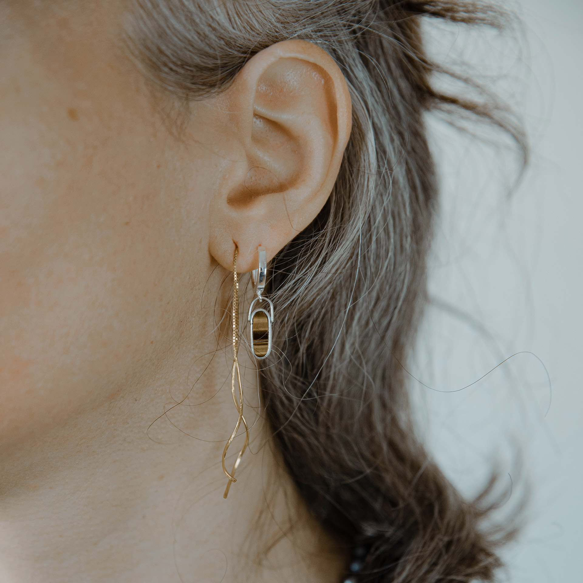 Rokku solo hoop silver with tiger's eye and Tamanori earrings gold plated silver.